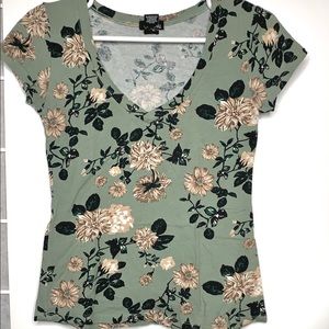 V Neck shirt with flowers and leaves print